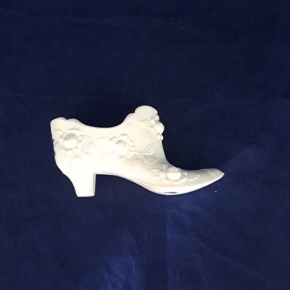 Fenton Cabbage Rose Slipper Shoe White Milk Glass Hand-Painted Signed Decorative - Picture 14 of 14